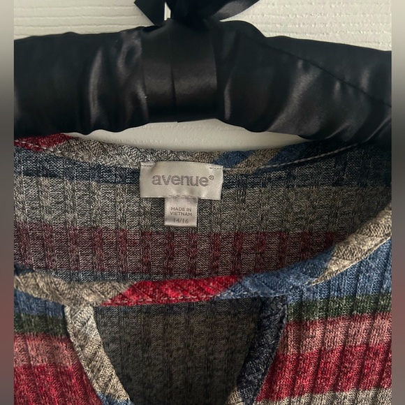 Avenue Sweater Gray Red Green Blue Ribbed Knit Pullover Keyhole 14/16 (XL) - Picture 2 of 5